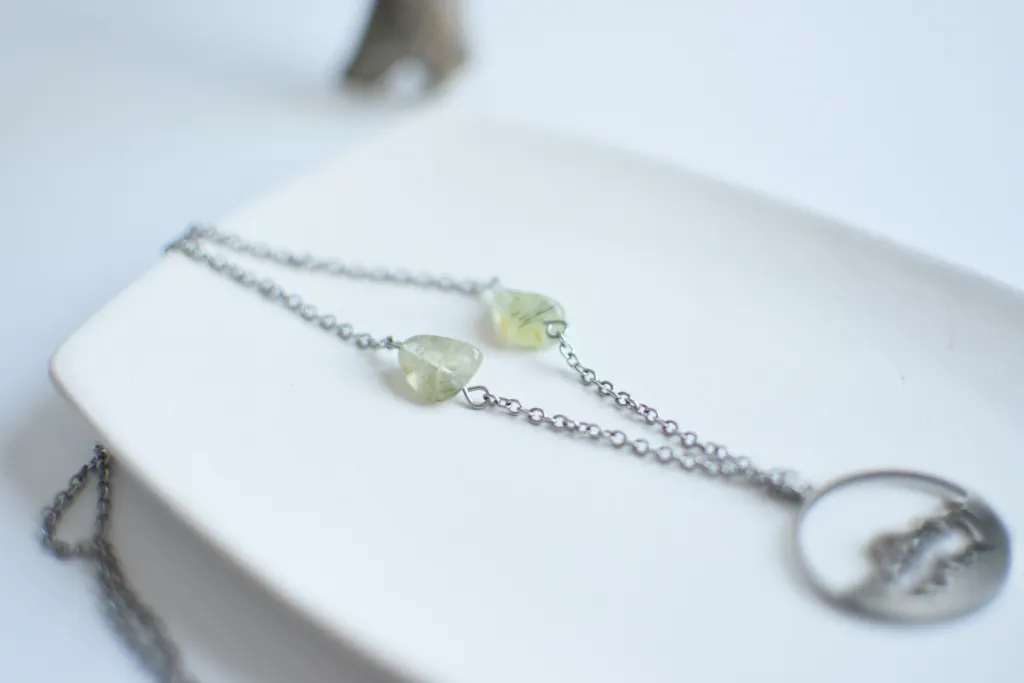 Кулон "Горы" с пренитом