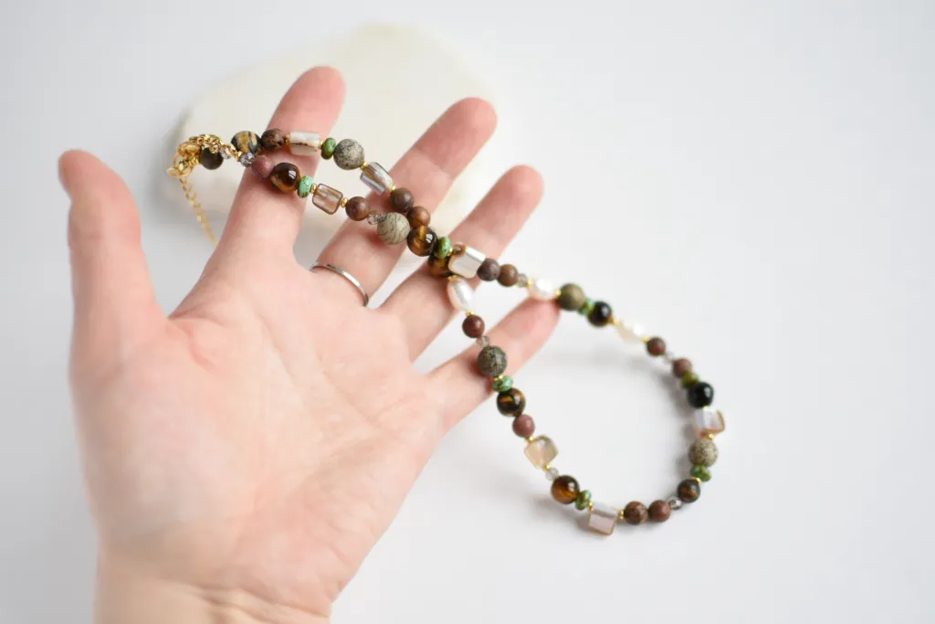 Бусы с тигровым глазом, яшмой и перламутром