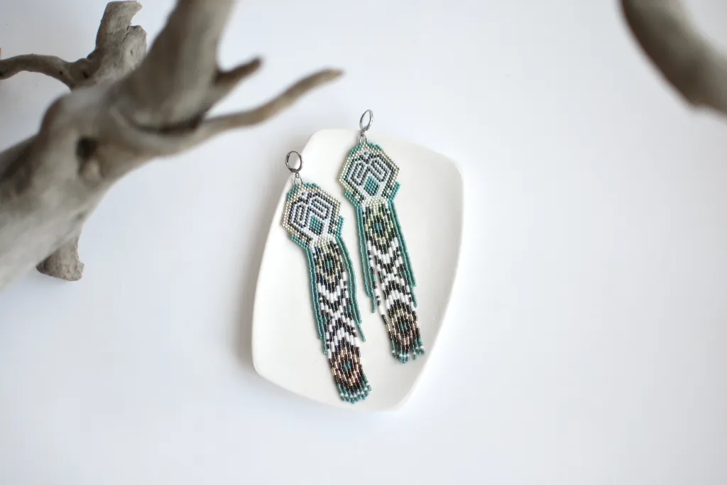 Длинные серьги из бисера с бахромой