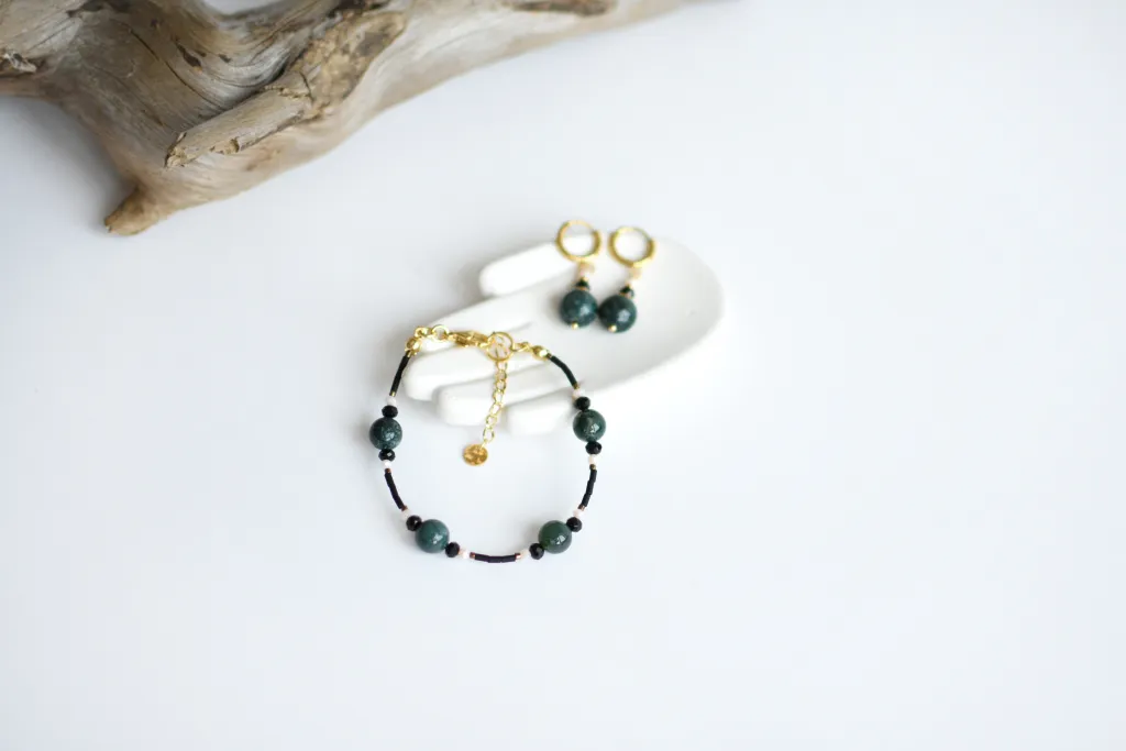 Комплект из браслета и серёжек с халцедоном