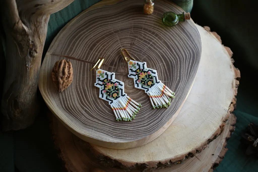 Серьги из бисера с бахромой "Жучок"