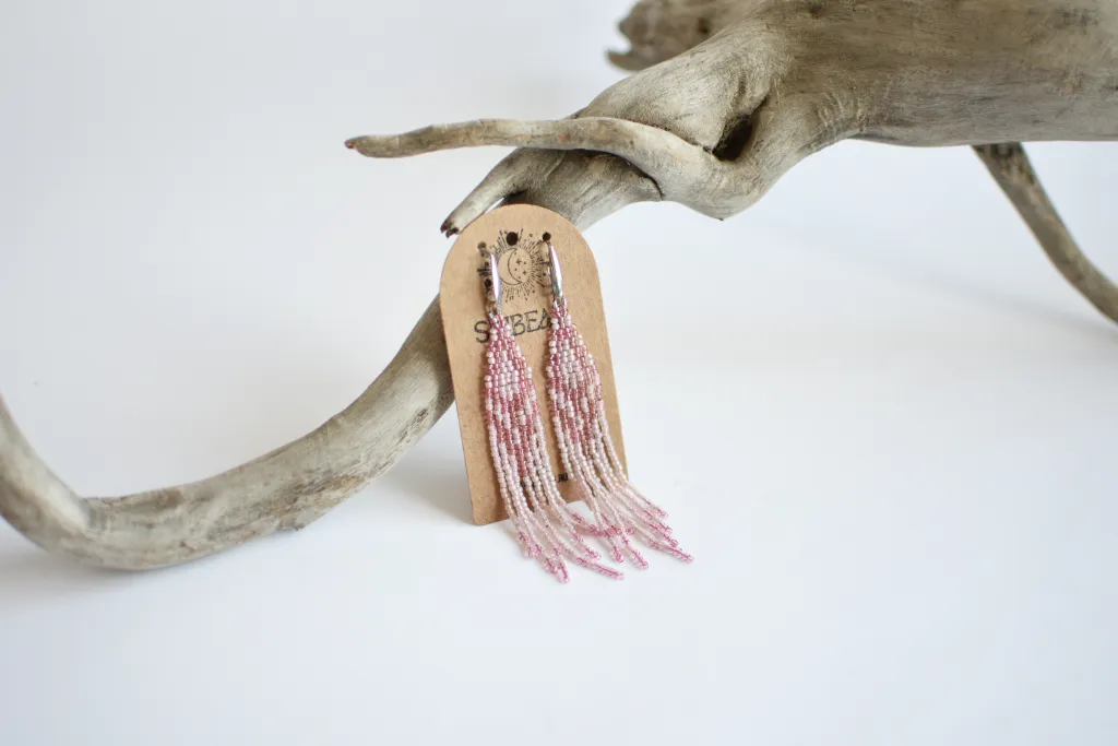 Нежно-розовые серьги из бисера