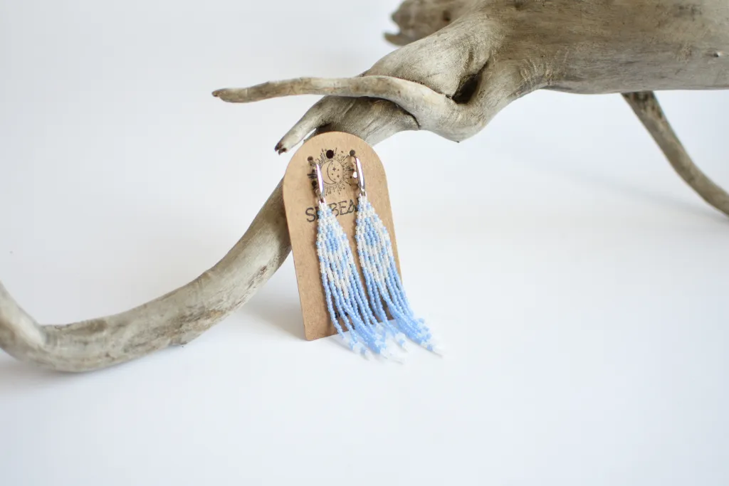 Нежно-голубые серьги из бисера