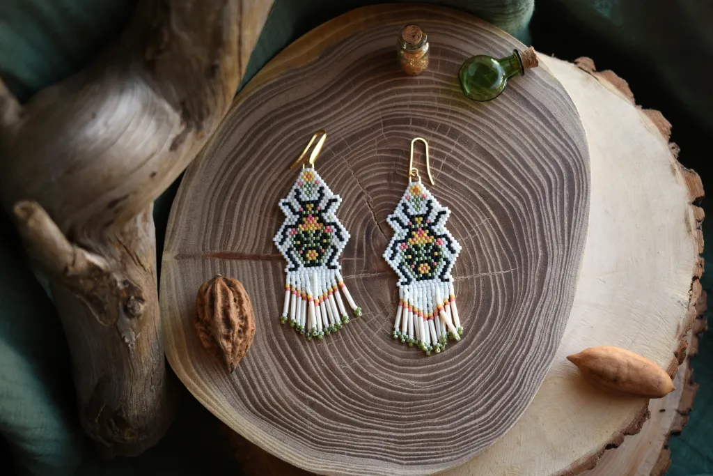 Серьги из бисера с бахромой "Жучок"