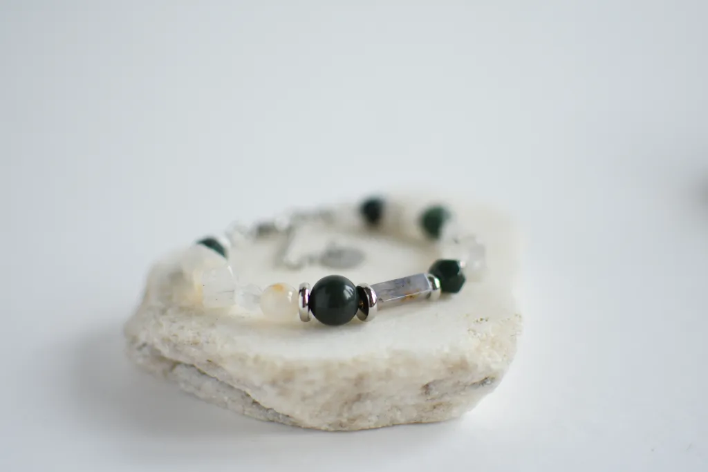Браслет с яшмой, халцедоном и кварцем