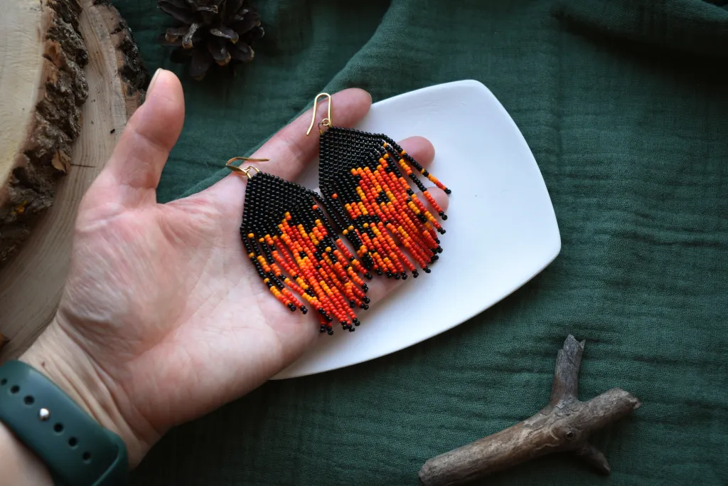 Серьги длинные из бисера "Пламя"