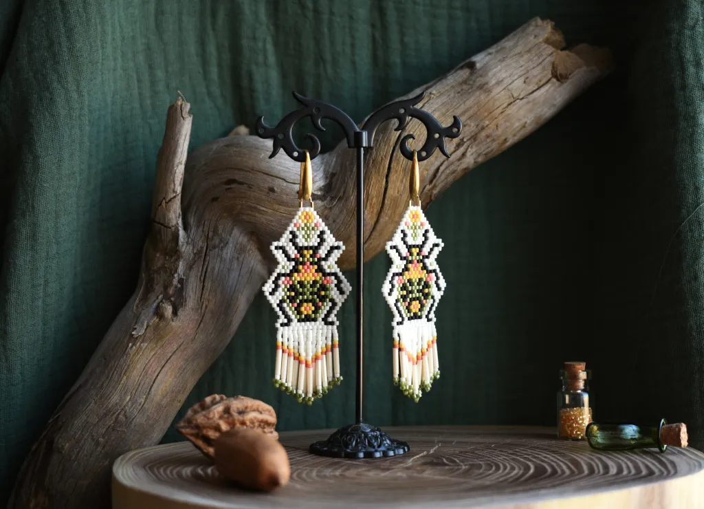 Серьги из бисера с бахромой "Жучок"