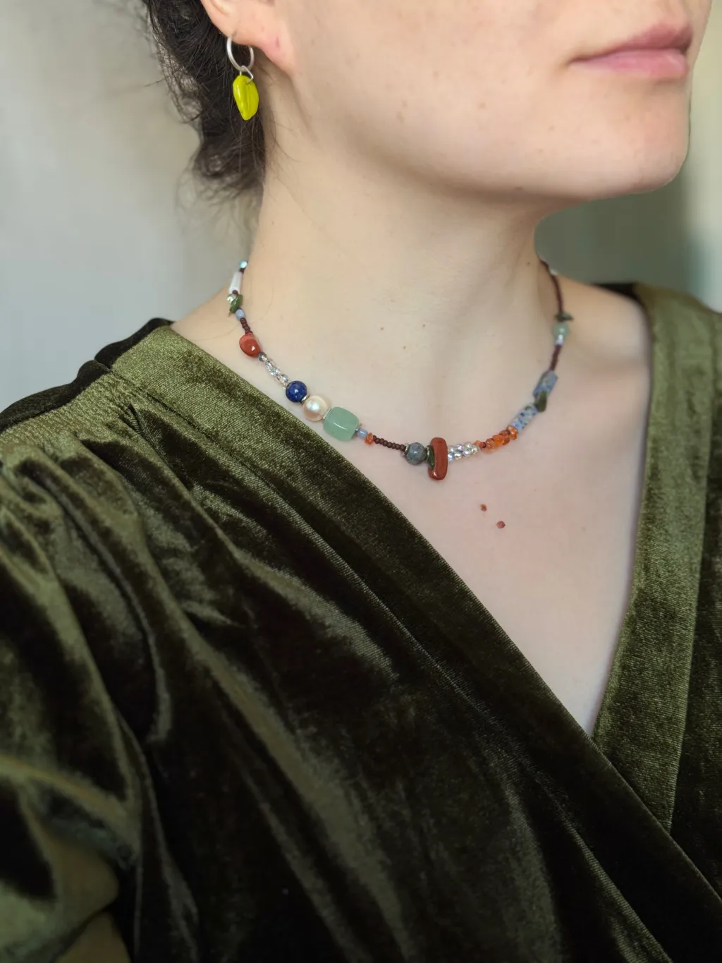 Колье с натуральными камнями