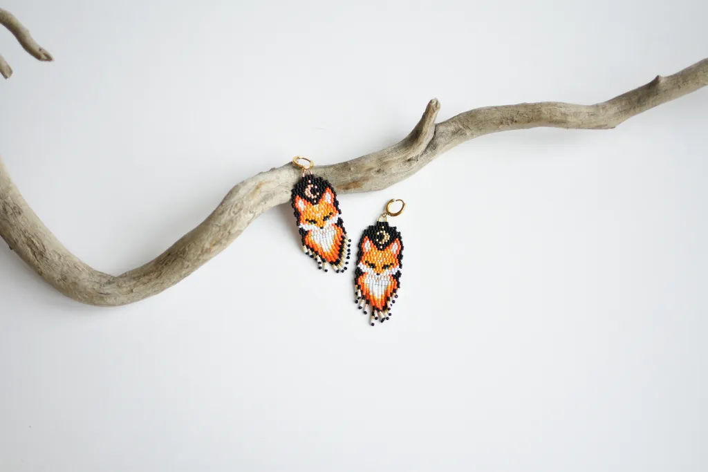 Серьги из бисера с лисичками и луной