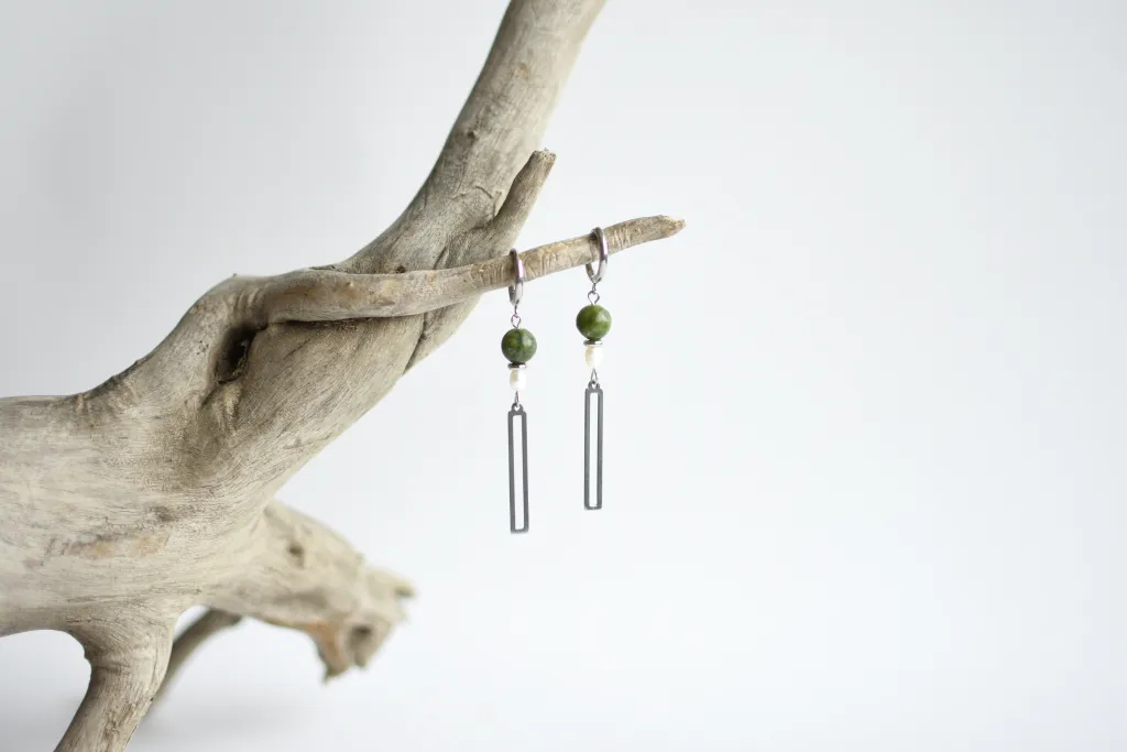 Серьги с серпентином и жемчугом