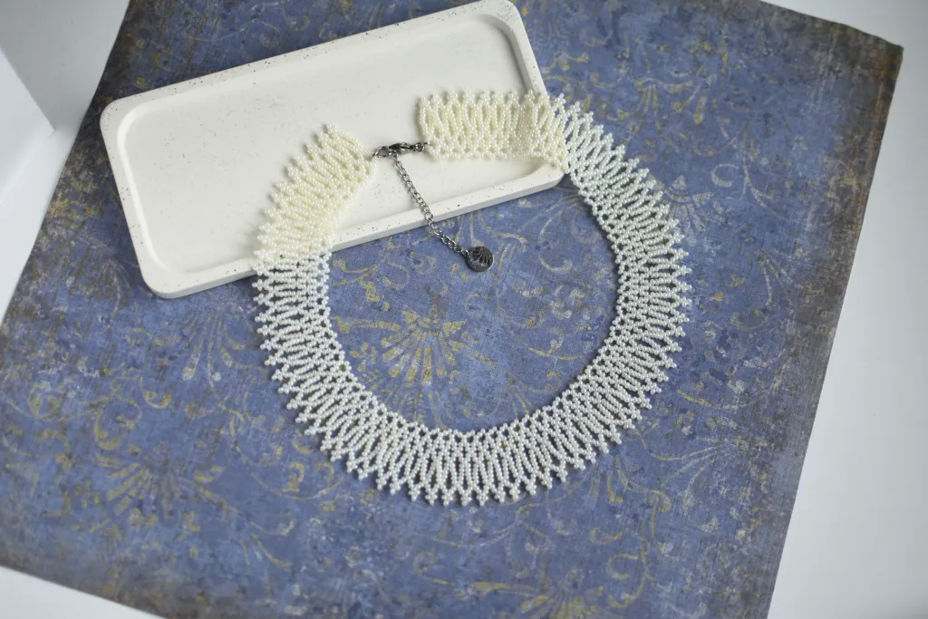 Ожерелье из бисера ажурное