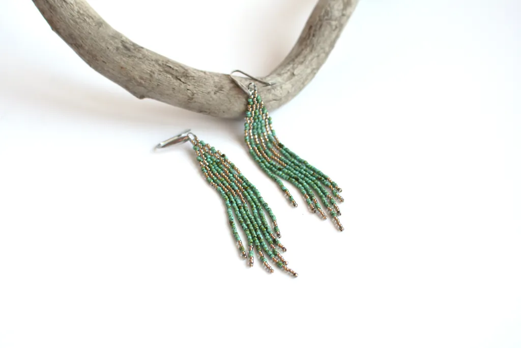 Бирюзовые серьги из бисера