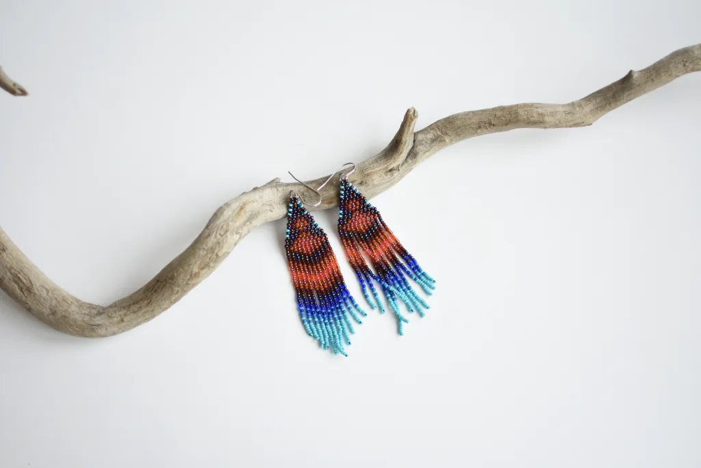 Длинные серьги из бисера с градиентом