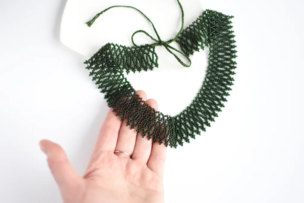 Зелёное ожерелье из бисера