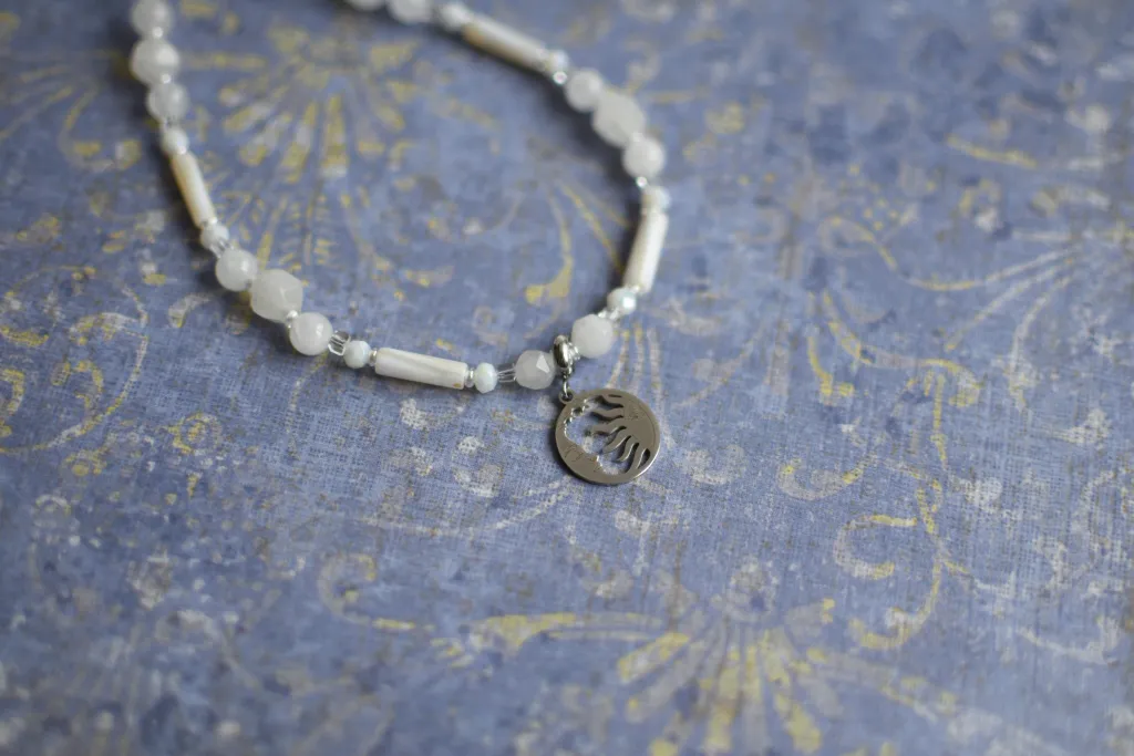 Кулон "Солнце луна" с белым кварцем