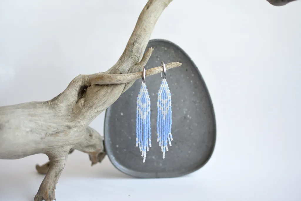 Нежно-голубые серьги из бисера