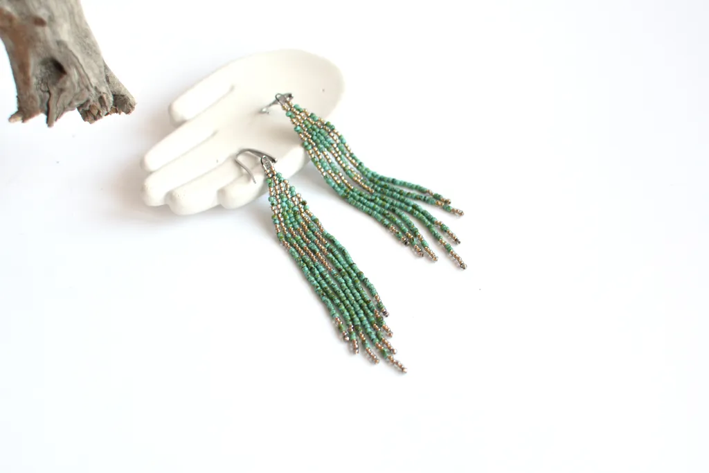 Бирюзовые серьги из бисера