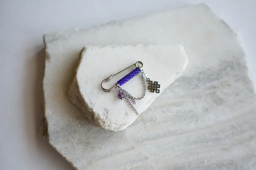 Брошь-булавка "Улзы" с флюоритом