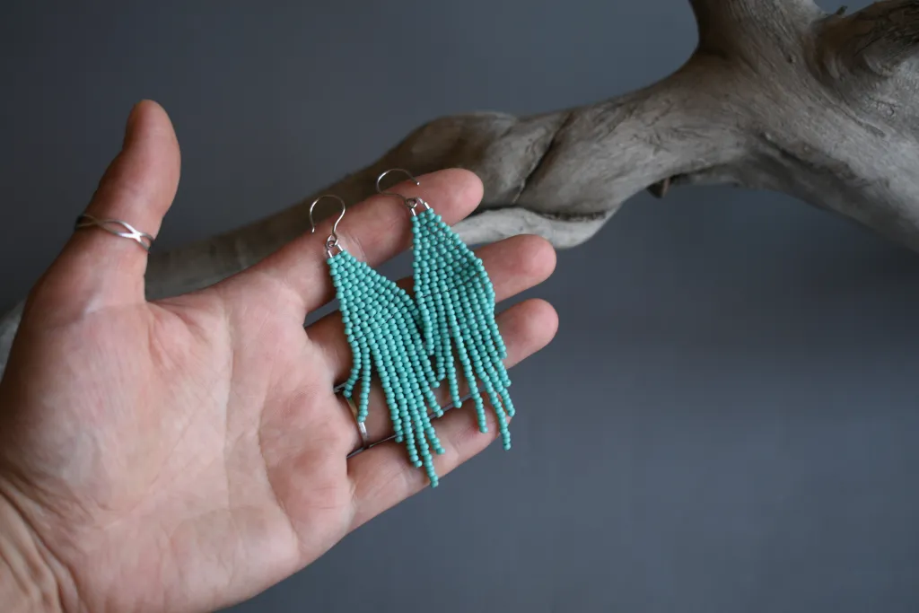 Бирюзовые серьги из бисера