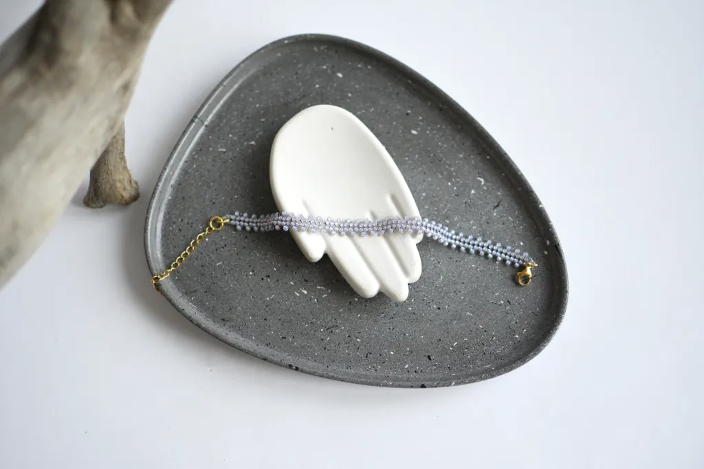 Сиреневый браслет из бисера