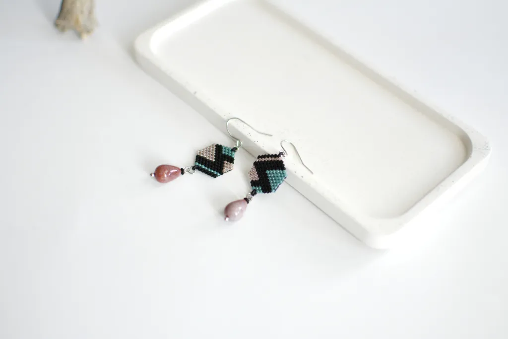 Серьги из бисера с индийской яшмой
