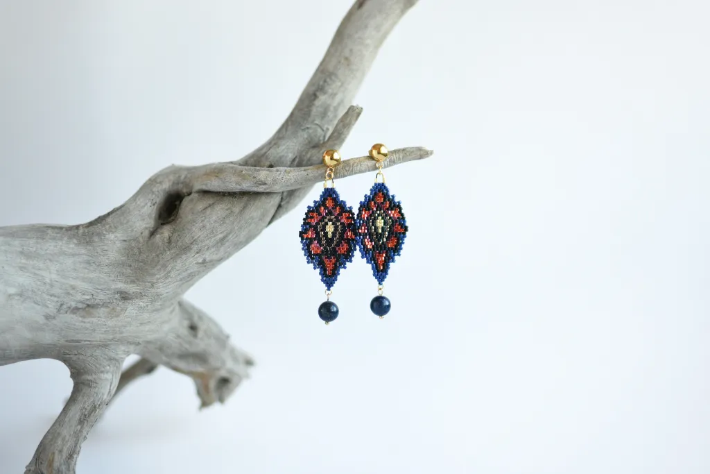 Серьги "Дивный цветок" из бисера с лазуритом