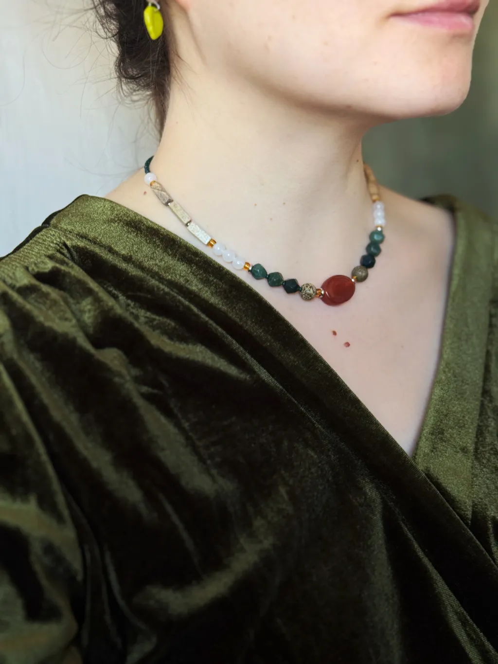 Колье с сердоликом и агатом