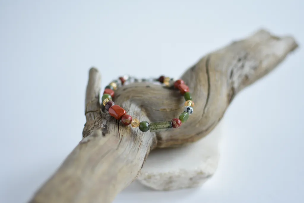 Браслет с яшмой и серпентином