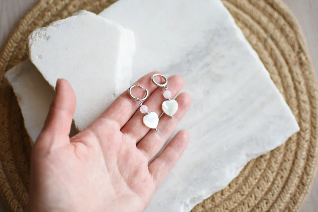 Серьги-сердечки с розовым кварцем