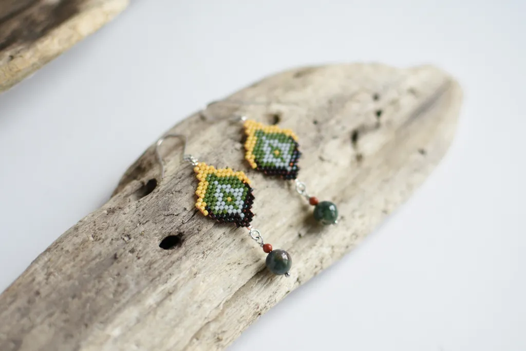 Серьги из бисера с индийским агатом