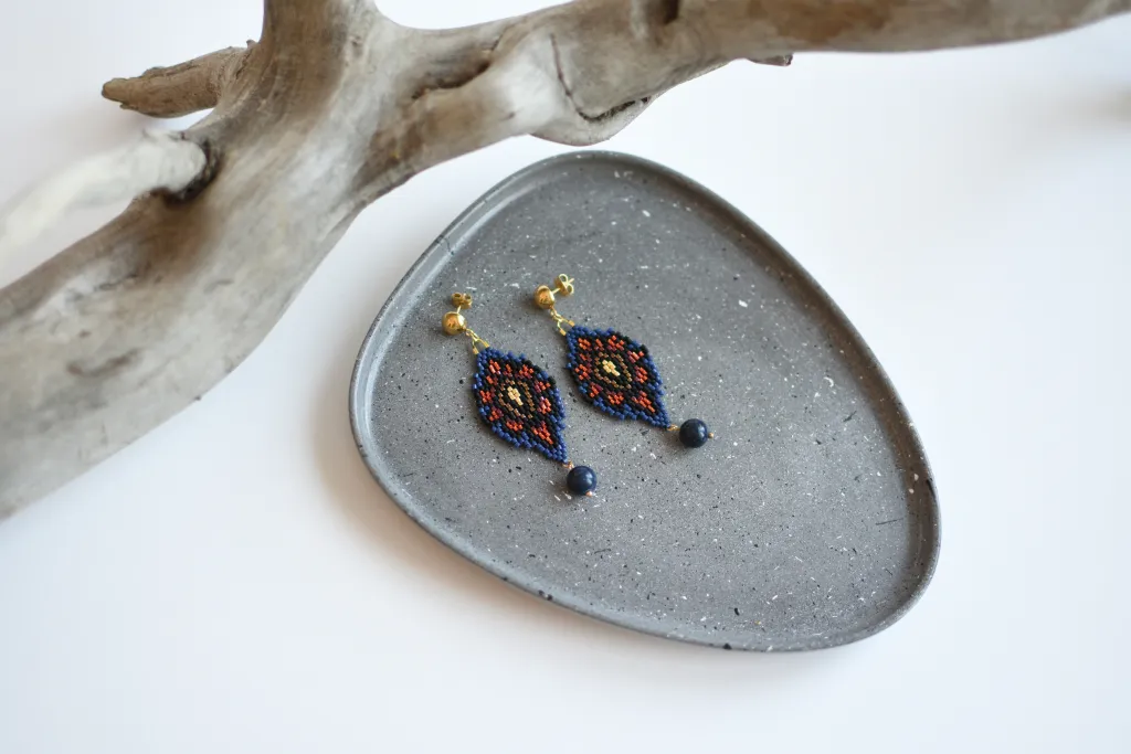 Серьги "Дивный цветок" из бисера с лазуритом