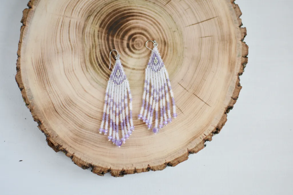 Сиреневые серьги-кисти из бисера с аметистом