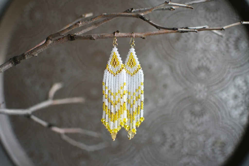 Серьги из бисера с бахромой и цитрином