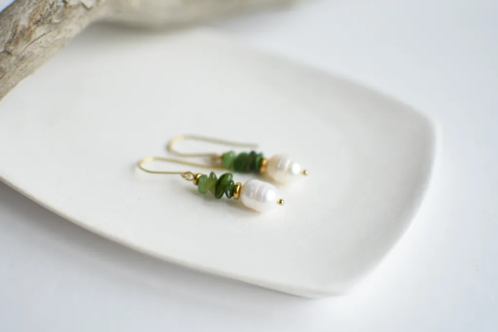 Серьги с нефритом и жемчугом