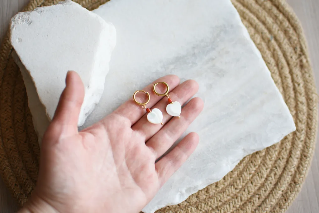 Серьги-сердечки с кораллом