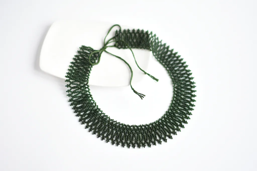 Зелёное ожерелье из бисера