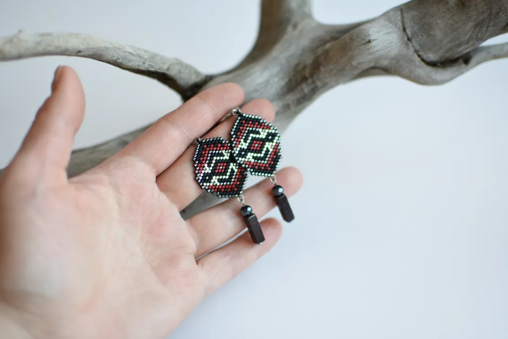 Чёрно-красные серьги с яшмой