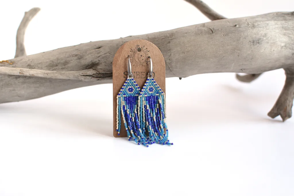 Голубые серьги из бисера