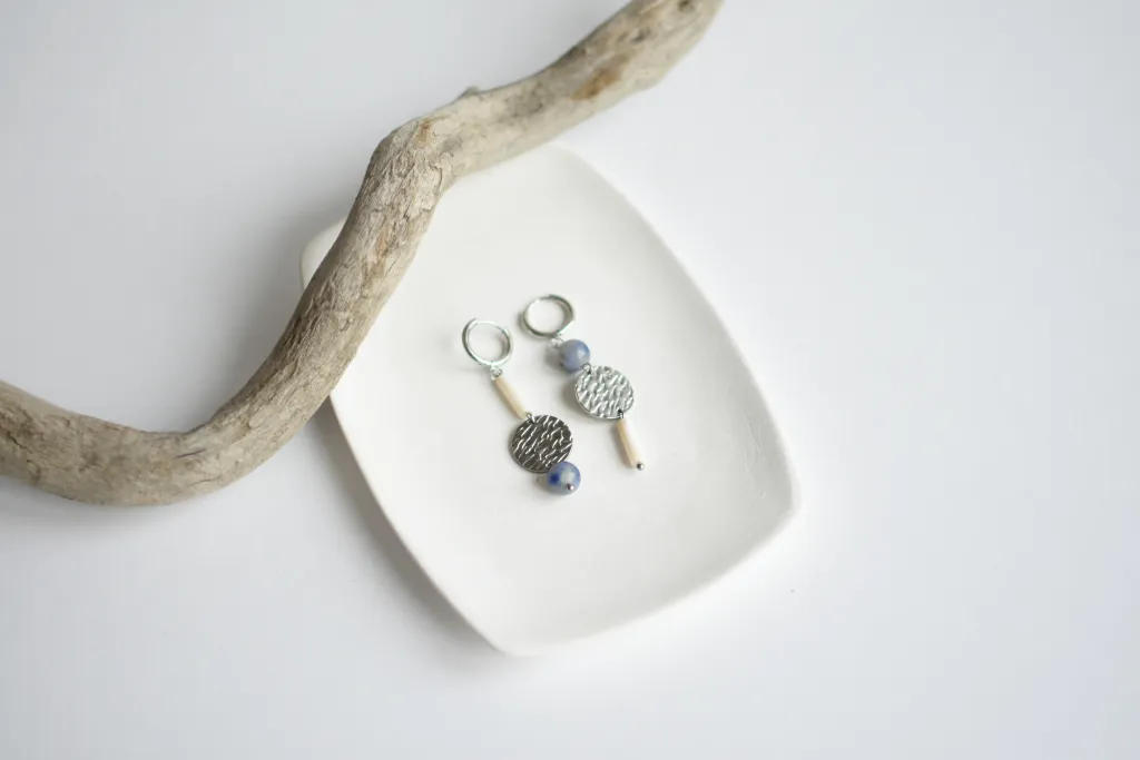 Серьги с содалитом и перламутром