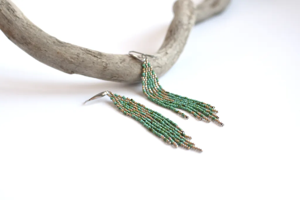 Бирюзовые серьги из бисера