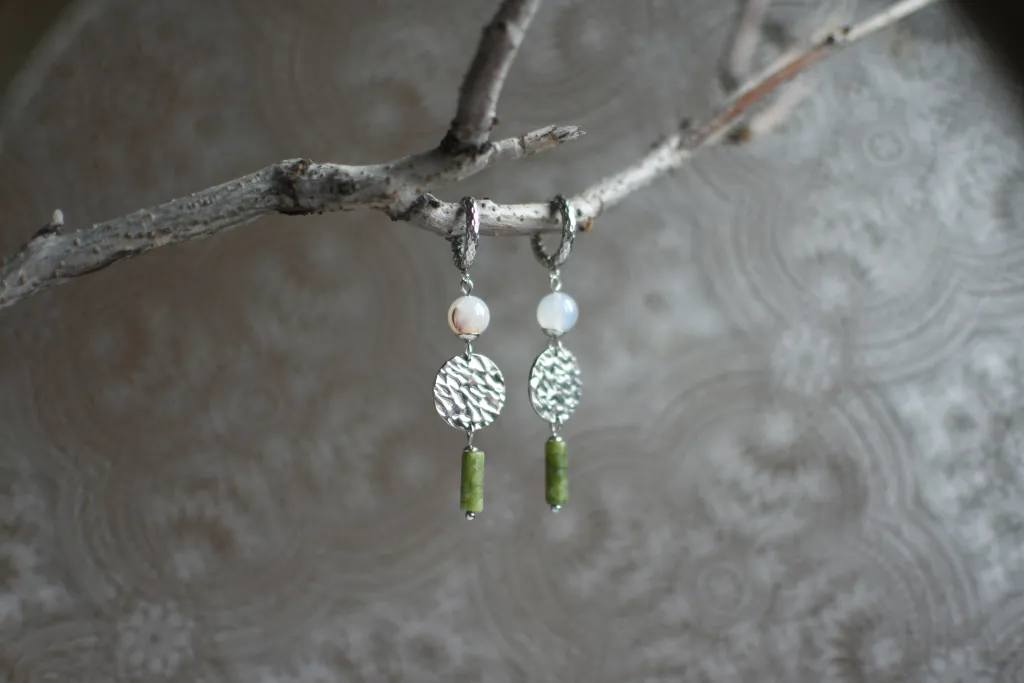 Серьги "Монетки" с серпентином и халцедоном