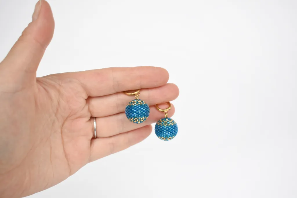 Серьги шарики из бисера цвета "Capri"