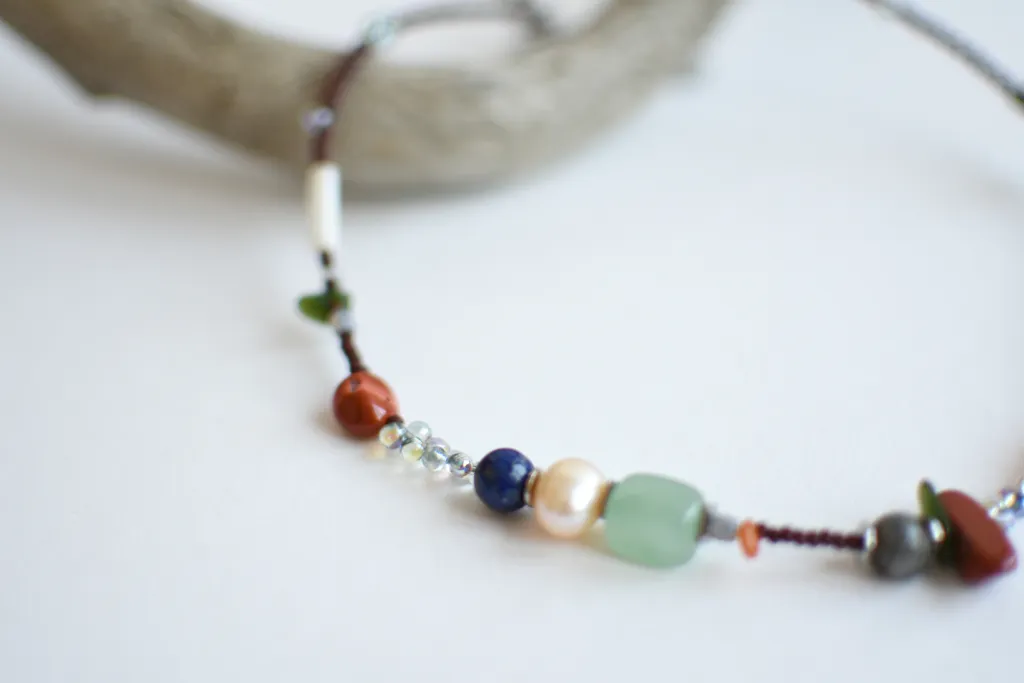 Колье с натуральными камнями