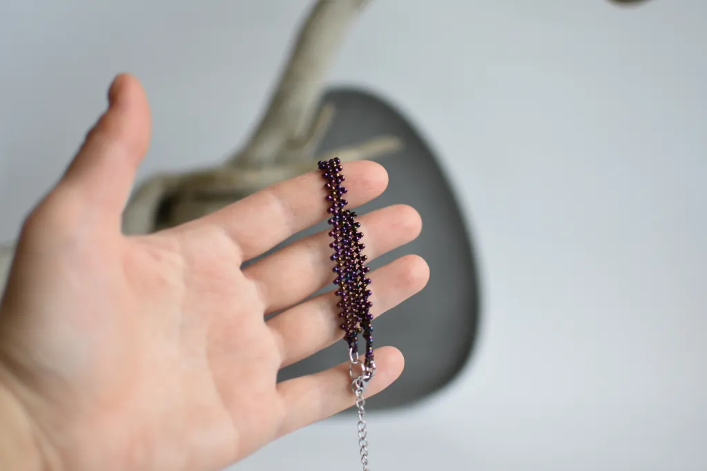 Фиолетовый браслет из бисера