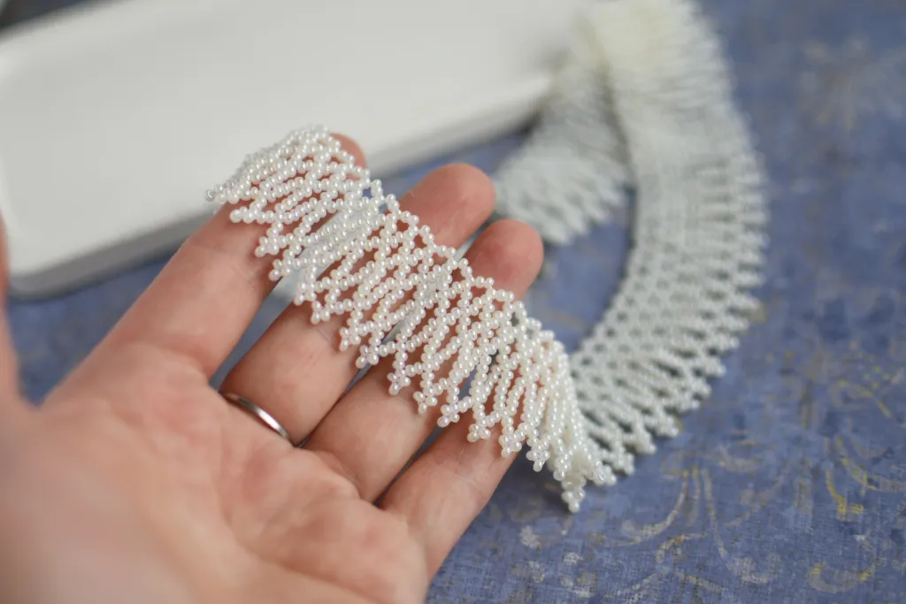 Ожерелье из бисера ажурное