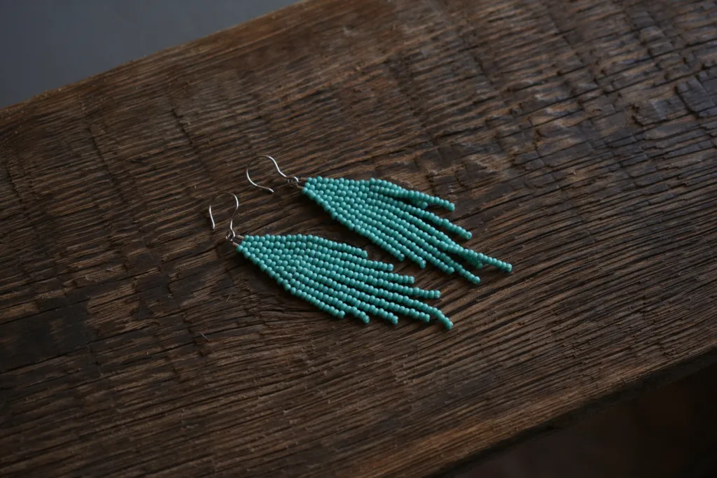 Бирюзовые серьги из бисера