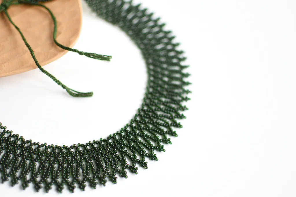 Зелёное ожерелье из бисера