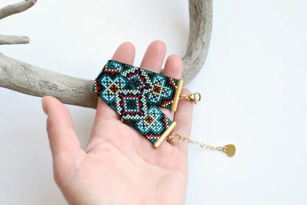 Браслет из бисера в бохо стиле