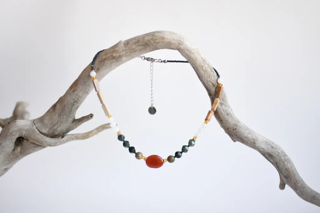 Колье с сердоликом и агатом