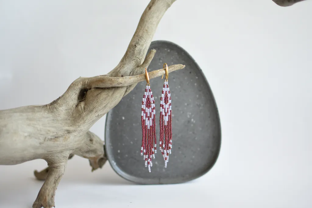 Красно-сиреневые серьги из бисера